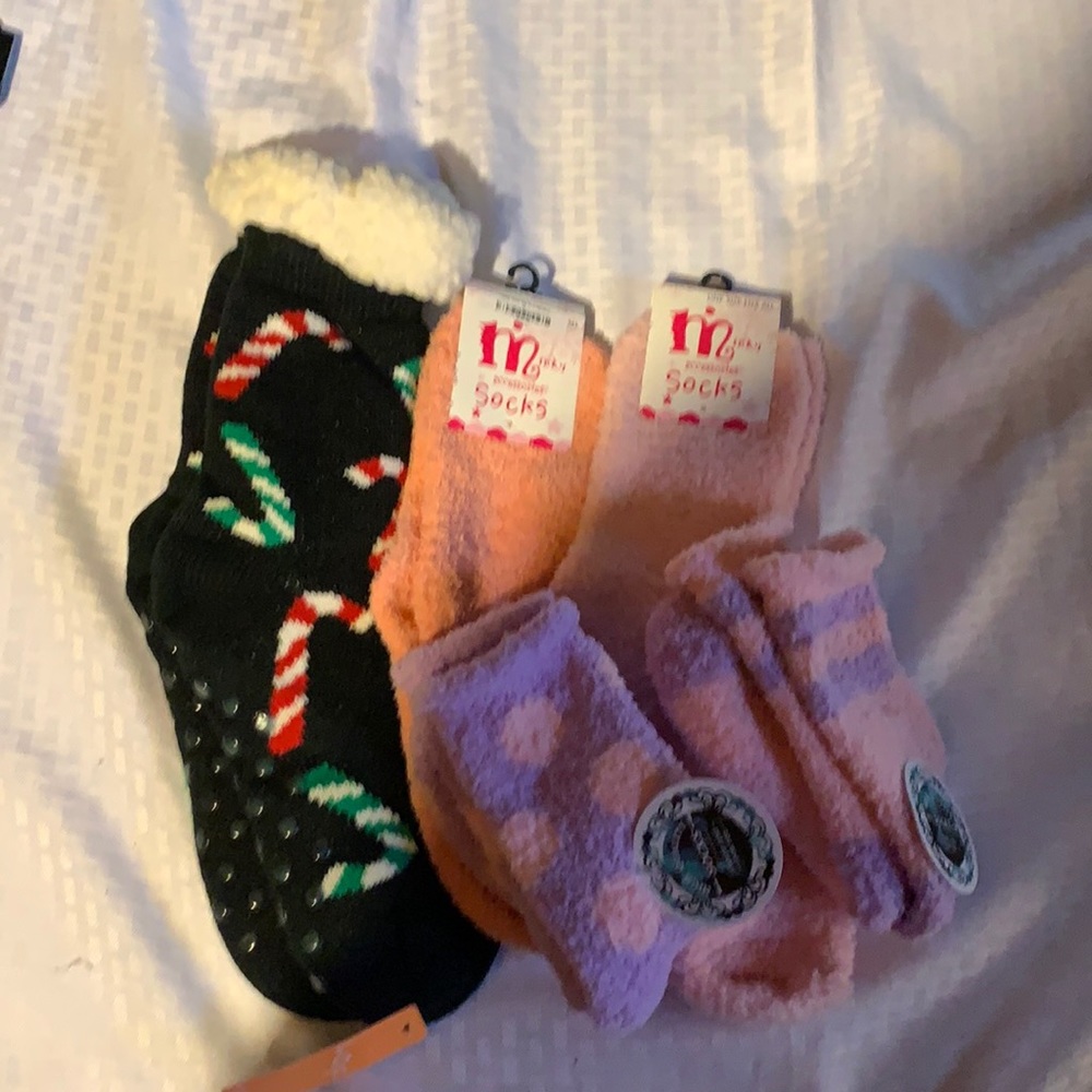 Slippers & cozy socks